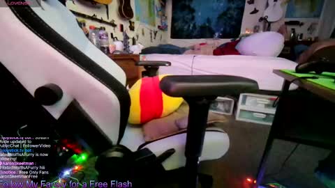 Snapshot of aaronskeetman chatting on 10/05/25, 08:01 Aaron Skeetman online show from 10/05/25, 08:01