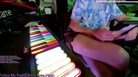 Snapshot of aaronskeetman chatting on 10/22/25, 11:15 Aaron Skeetman online show from 10/22/25, 11:15