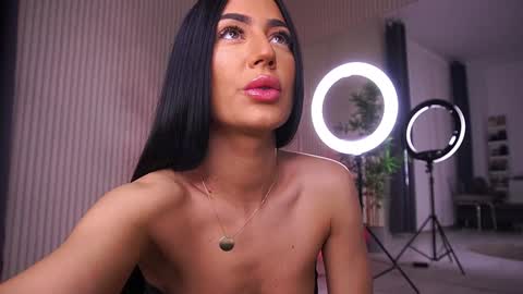 Snapshot of abbela_white chatting on 12/21/24, 06:41 Alexa online show from 12/21/24, 06:41