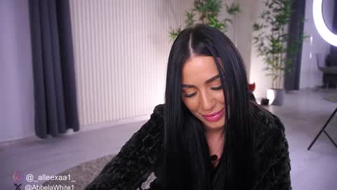 Snapshot of abbela_white chatting on 01/18/25, 09:24 Alexa online show from 01/18/25, 09:24