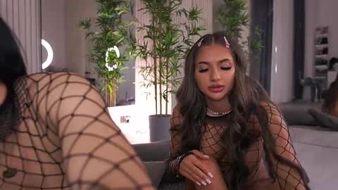 Snapshot of abbela_white chatting on 02/10/25, 01:11 Alexa online show from 02/10/25, 01:11