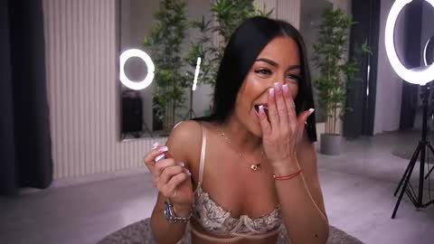 Snapshot of abbela_white chatting on 03/07/25, 06:46 Alexa online show from 03/07/25, 06:46
