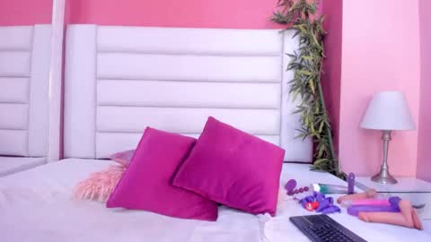 abbey_walker online show from 11/08/25, 12:05
