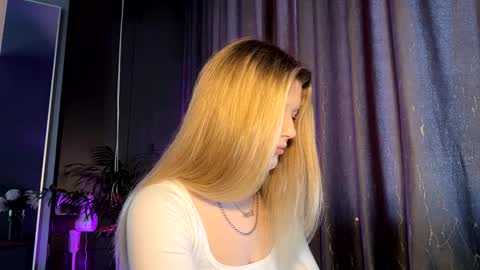 Snapshot of abbeyducklow chatting on 12/02/25, 09:25 Abbi online show from 12/02/25, 09:25