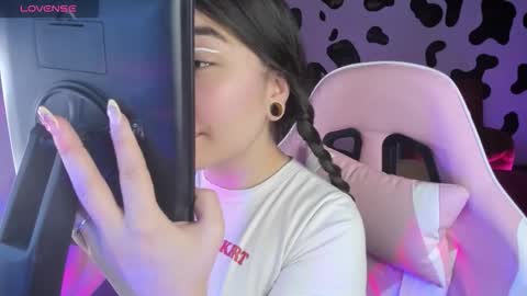 Snapshot of abbie_senjen chatting on 11/06/25, 01:06 April online show from 11/06/25, 01:06