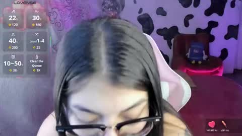 Snapshot of abbie_senjen chatting on 11/10/25, 07:18 April online show from 11/10/25, 07:18