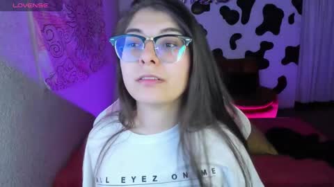 Snapshot of abbie_senjen chatting on 11/24/25, 04:34 April online show from 11/24/25, 04:34