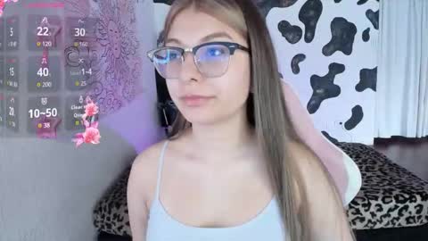 Snapshot of abbie_senjen chatting on 12/04/25, 04:48 April online show from 12/04/25, 04:48