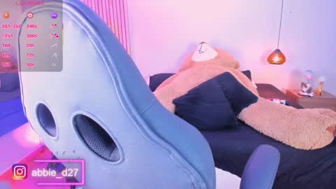 Abbie Edmond  online show from 10/30/25, 04:03