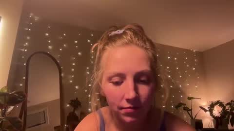 Abbie online show from 11/11/25, 12:21