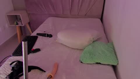 Snapshot of abby__2 chatting on 10/10/25, 02:27 Abby online show from 10/10/25, 02:27