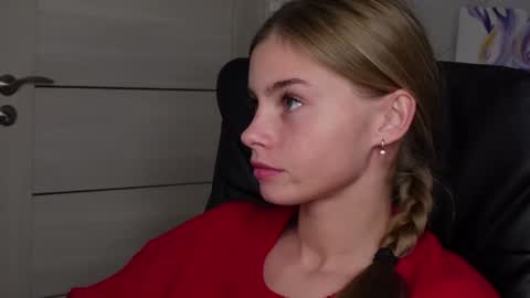 Snapshot of abby_laker chatting on 12/11/24, 08:18 ABBY LAKER online show from 12/11/24, 08:18