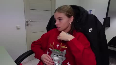 Snapshot of abby_laker chatting on 12/23/24, 02:28 ABBY LAKER online show from 12/23/24, 02:28