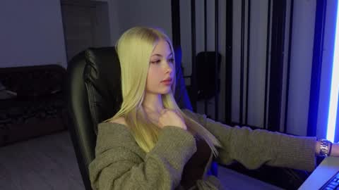 Snapshot of abby_laker chatting on 02/27/25, 12:13 ABBY LAKER online show from 02/27/25, 12:13