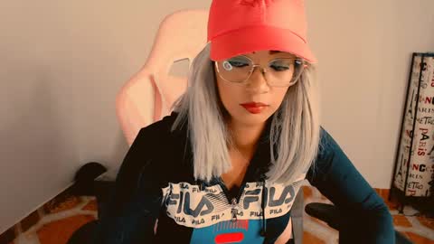 May  Imstagram  online show from 01/03/25, 06:24