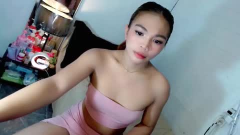 abby_luxpinay online show from 10/28/25, 08:40