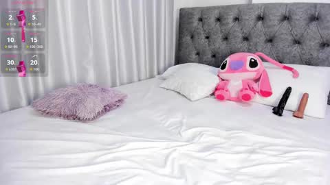 Snapshot of abbyfoxx_ chatting on 09/22/25, 09:28 Abby online show from 09/22/25, 09:28