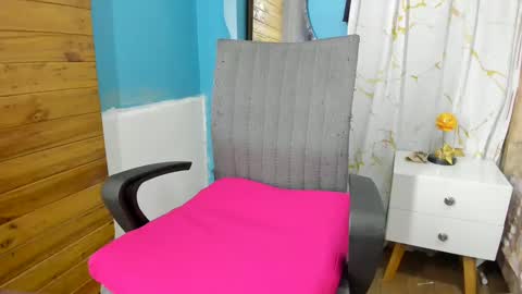 sara online show from 10/31/25, 04:57