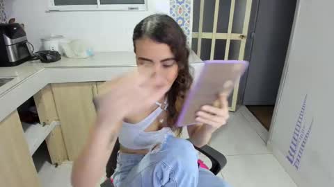 sara online show from 05/04/26, 02:40