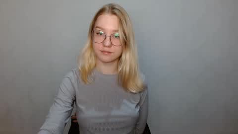 Abby Lovense is active online show from 12/03/24, 11:33