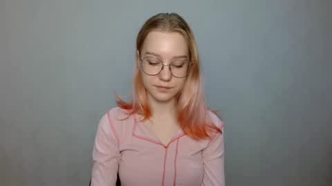Abby Lovense is active online show from 12/22/24, 09:55