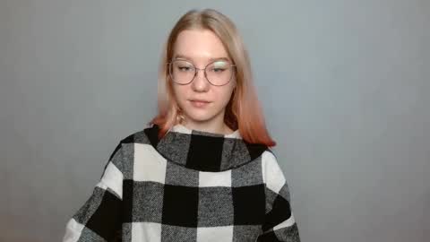 Abby Lovense is active online show from 12/28/24, 12:35