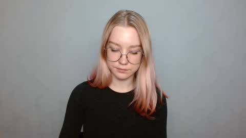 Abby Lovense is active online show from 12/29/24, 12:45