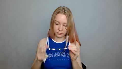 Abby Lovense is active online show from 01/03/25, 12:41