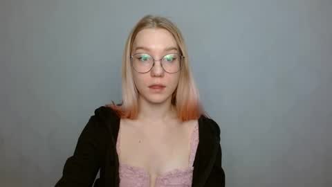 Abby Lovense is active online show from 01/04/25, 12:27