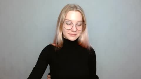 Abby Lovense is active online show from 01/07/25, 09:07