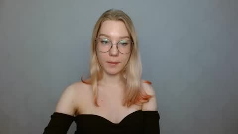 Abby Lovense is active online show from 01/14/25, 11:31