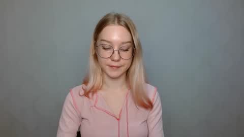 Abby Lovense is active online show from 01/19/25, 12:17