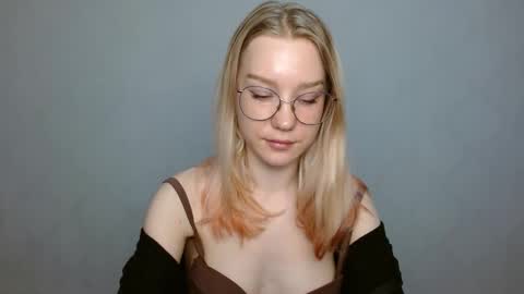 Abby Lovense is active online show from 01/25/25, 11:44