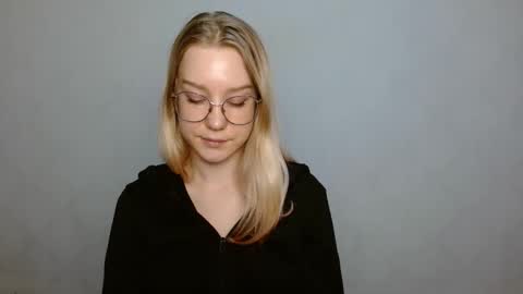 Abby Lovense is active online show from 01/28/25, 01:05