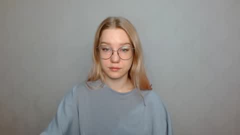 Abby Lovense is active online show from 01/31/25, 09:05