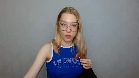 Abby Lovense is active online show from 02/02/25, 01:08