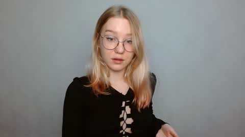 Abby Lovense is active online show from 02/06/25, 12:05