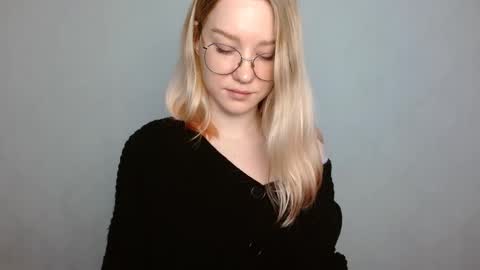 Abby Lovense is active online show from 02/10/25, 11:25