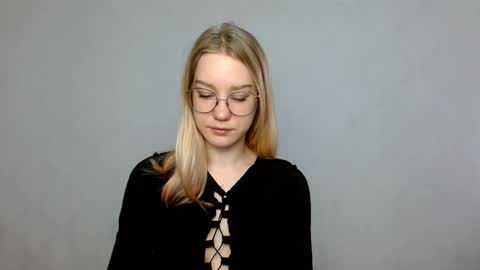 Abby Lovense is active online show from 02/18/25, 08:38