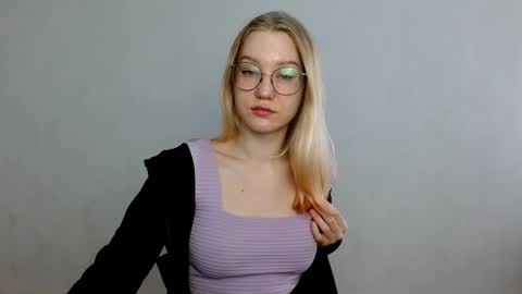 Abby Lovense is active online show from 02/22/25, 09:45