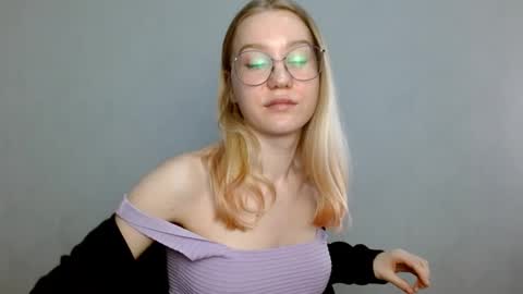 Abby Lovense is active online show from 02/22/25, 12:51