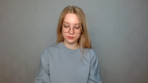 Abby Lovense is active online show from 02/25/25, 06:47