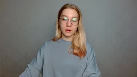 Abby Lovense is active online show from 03/01/25, 08:13