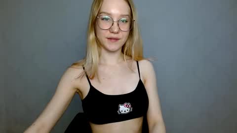 Abby Lovense is active online show from 03/01/25, 11:17