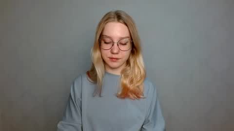 Abby Lovense is active online show from 03/05/25, 08:21