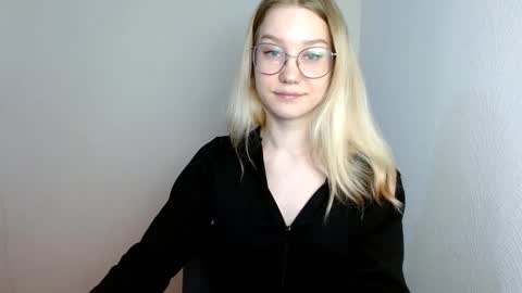 Abby Lovense is active online show from 03/12/25, 12:36