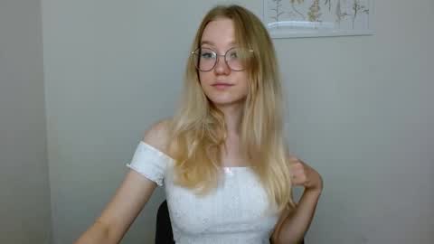 Abby Lovense is active online show from 09/09/25, 09:31