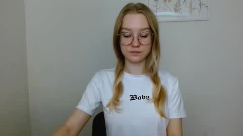 Abby Lovense is active online show from 09/26/25, 09:13