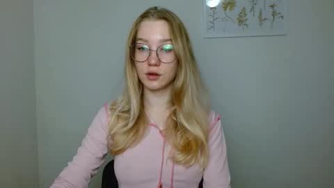 Abby Lovense is active online show from 09/28/25, 08:42