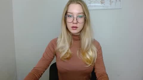 Abby Lovense is active online show from 10/04/25, 09:29